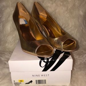 Like New Size 9 Nine West Gold Heels